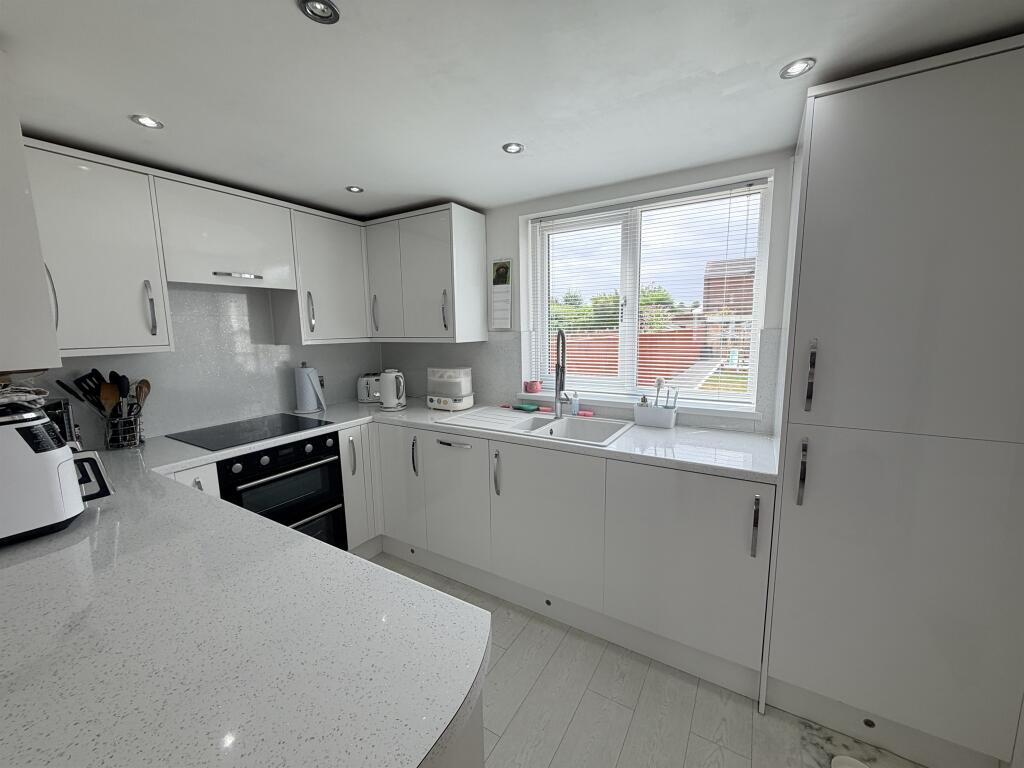House in Hull - View 4