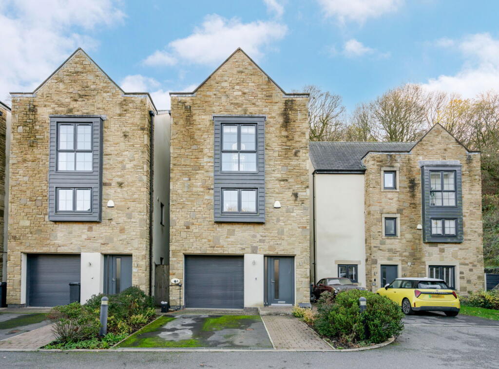 4-bed detached on 5 Vale Court, Ripponden HX6 4HS, £475,000