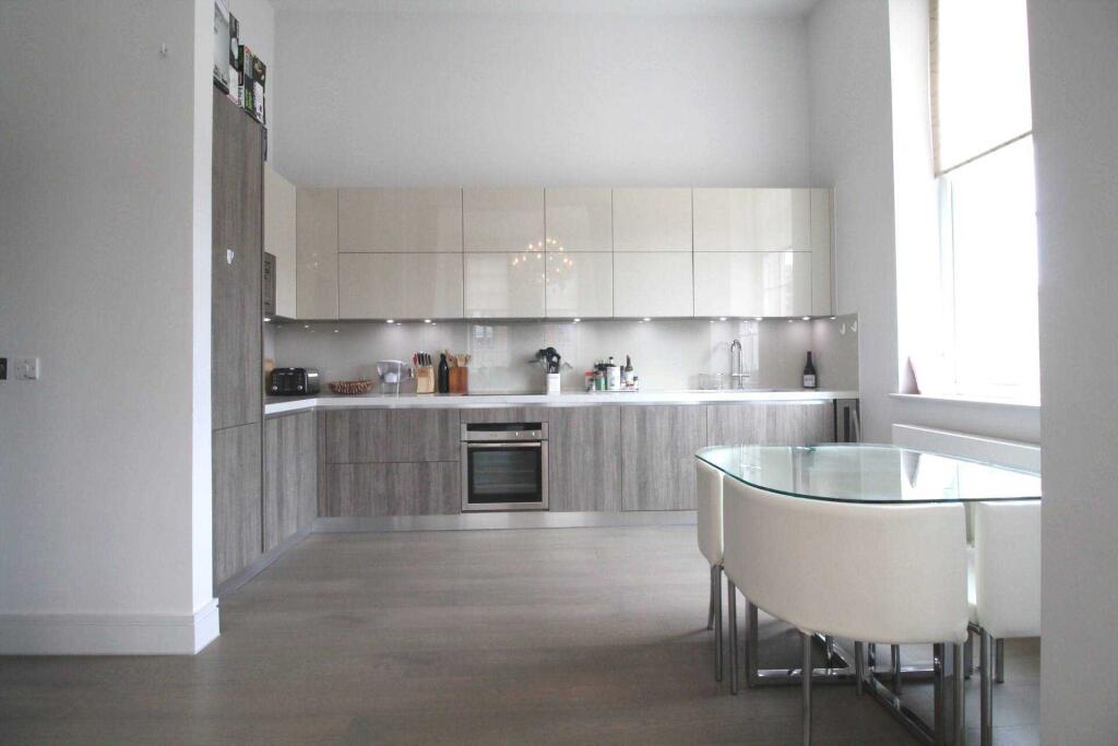 Apartment in Brentford, London Borough of Hounslow - View 5