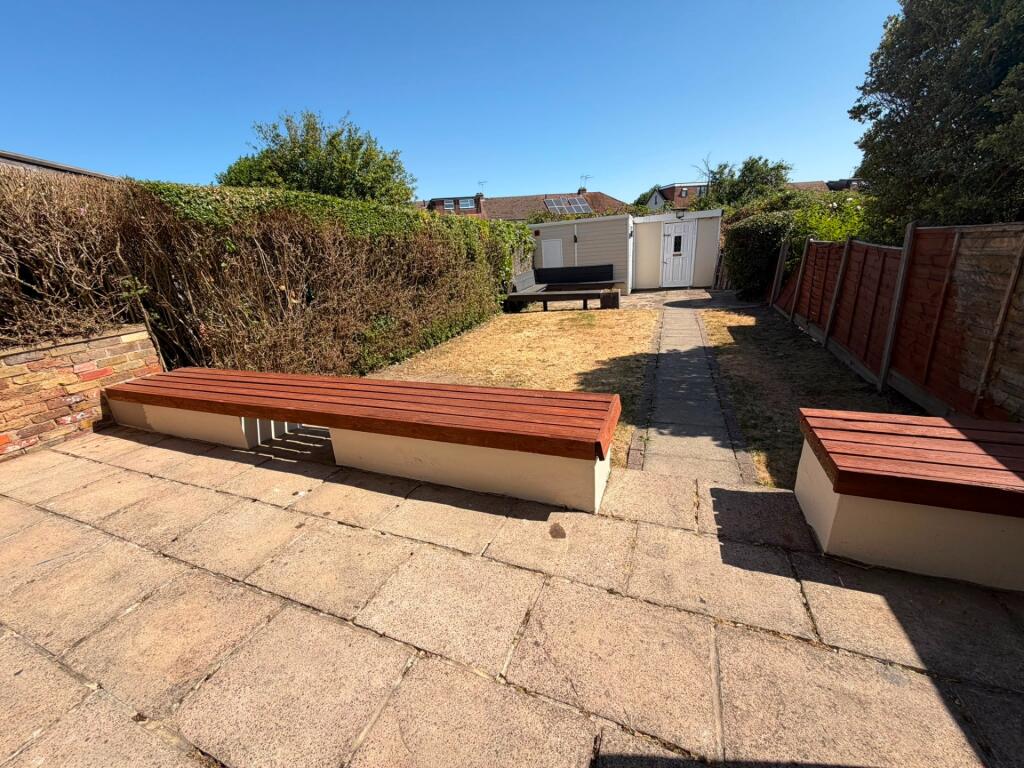 House in St Albans, Cotlandswick, London Colney - More