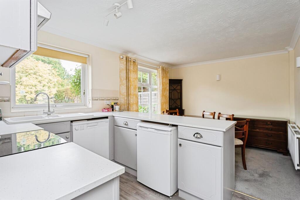 House in Burgess Hill, Abbotsford - View 4