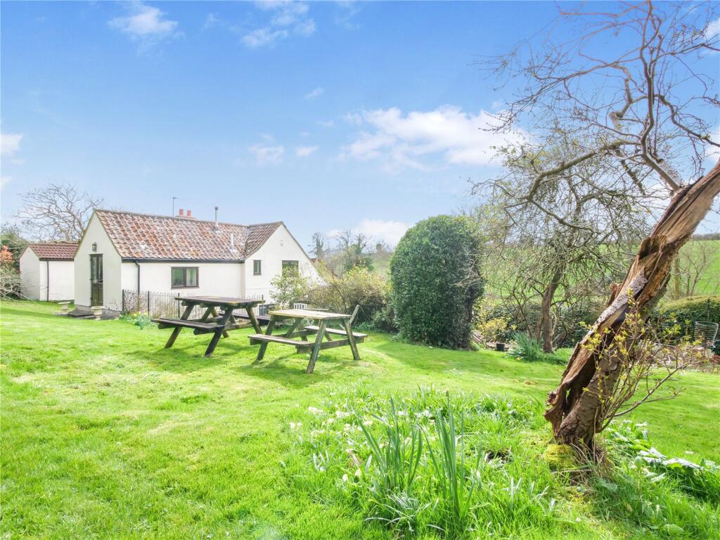 Five bedroom detached character cottage - Winford photo 2
