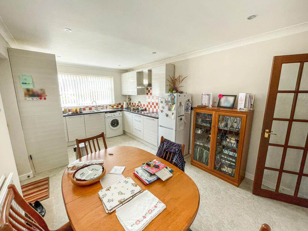 Peartree Close, Botley, SO32 photo 4