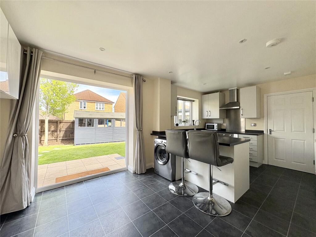 Collingham Close, Templecombe, Somerset, BA8 photo 3