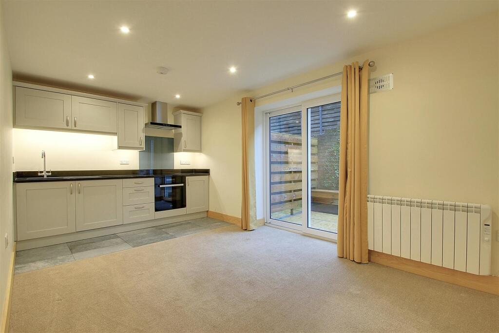 Main image of property: High Street, Hemel Hempstead, HP1