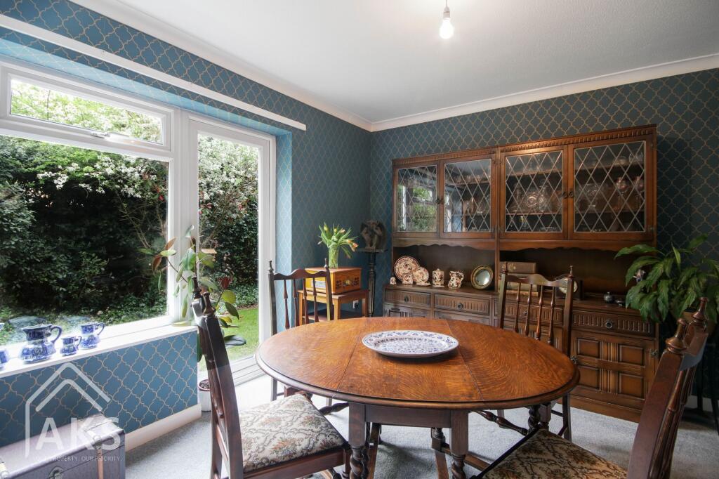 10, Oaklands Road photo 3