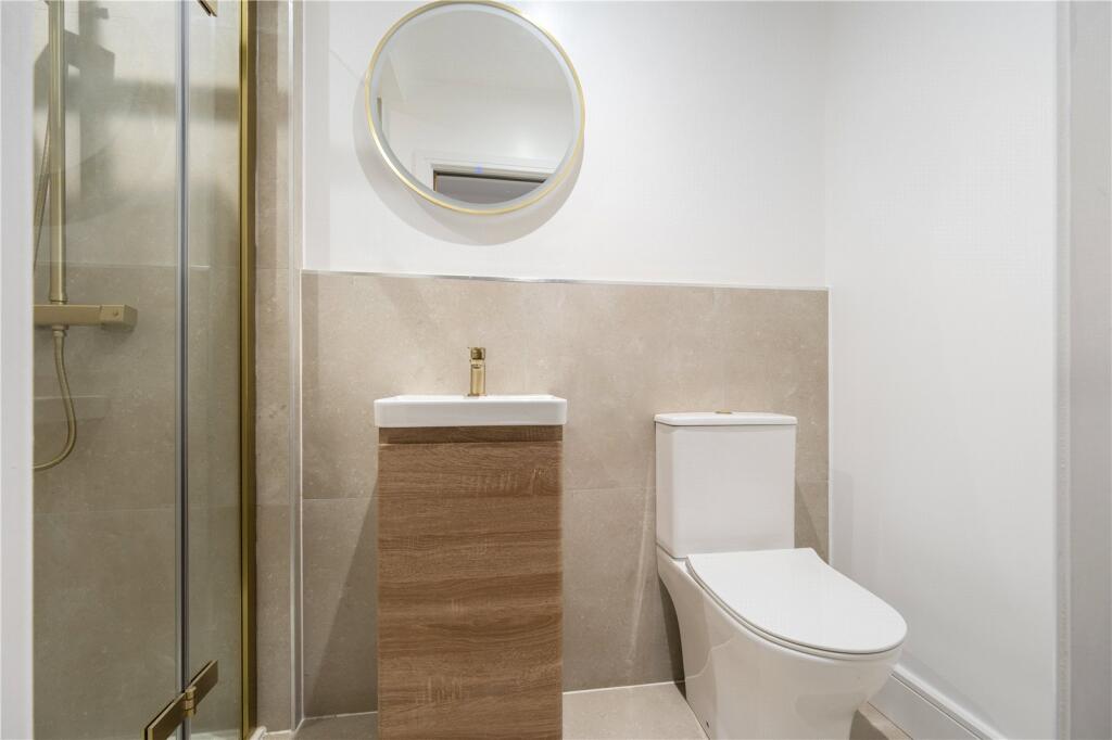 House in Woking, Surrey - View 5