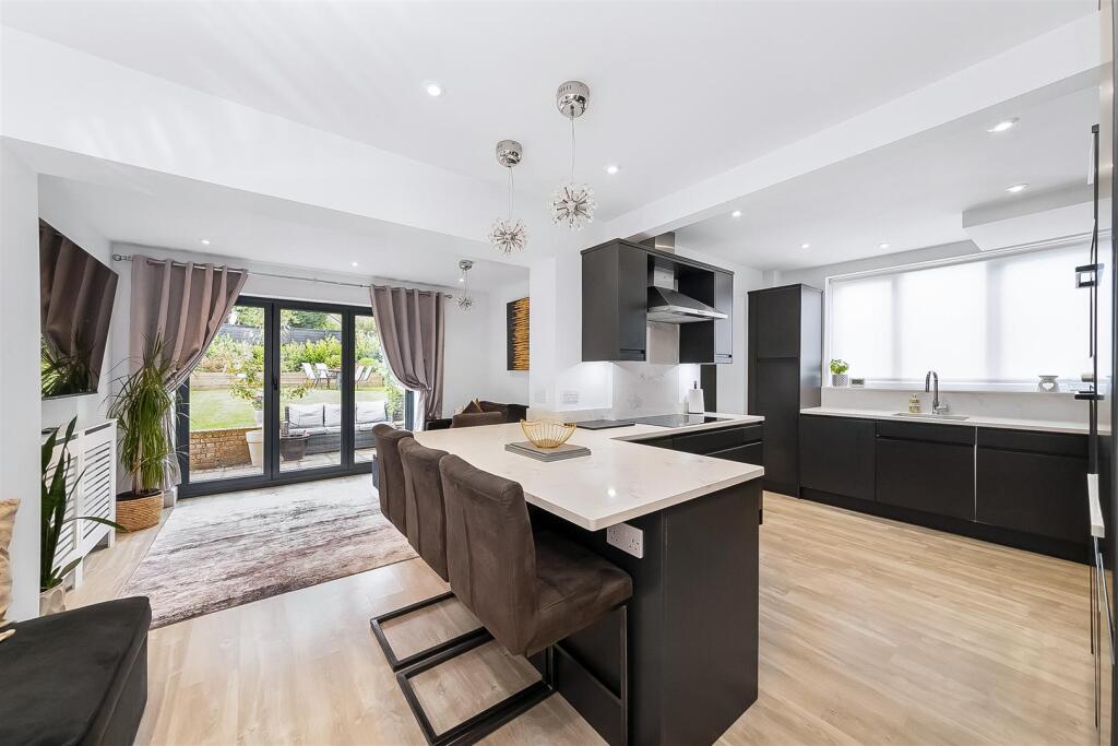 House in Tandridge, Caterham-on-the-Hill - View 3