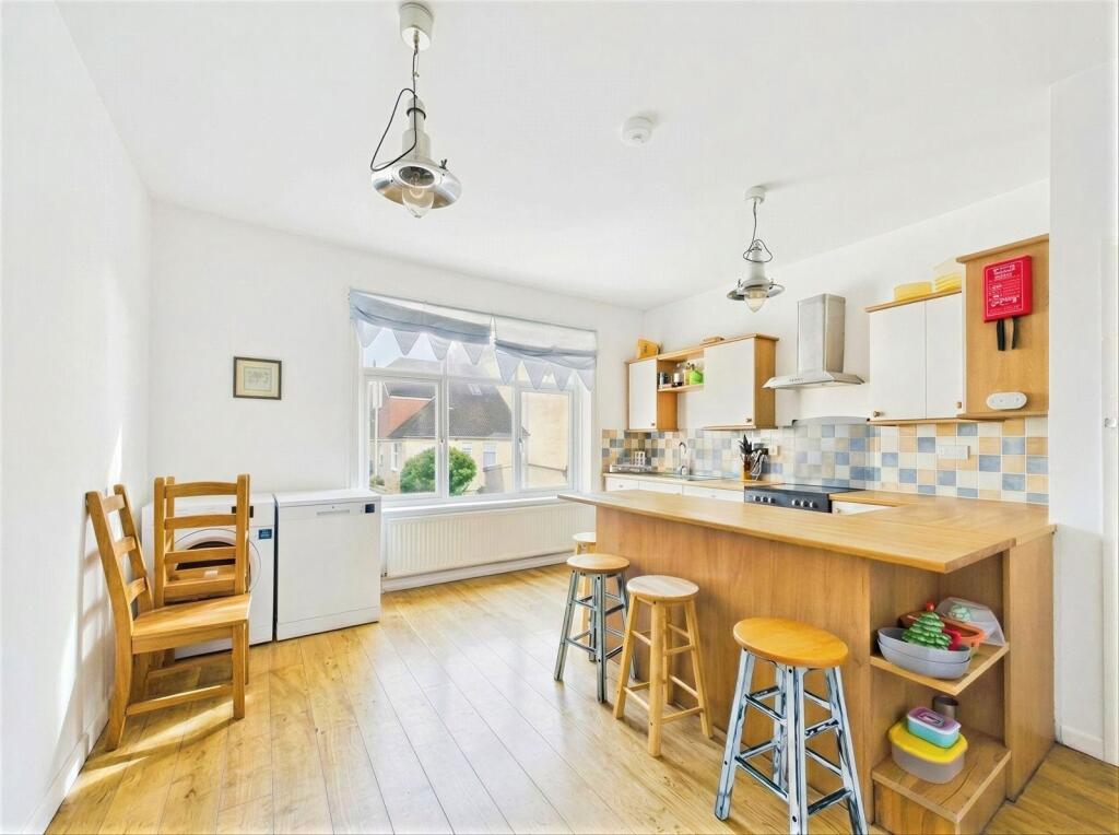 Stourcliffe Avenue, Bournemouth, BH6 - View 4