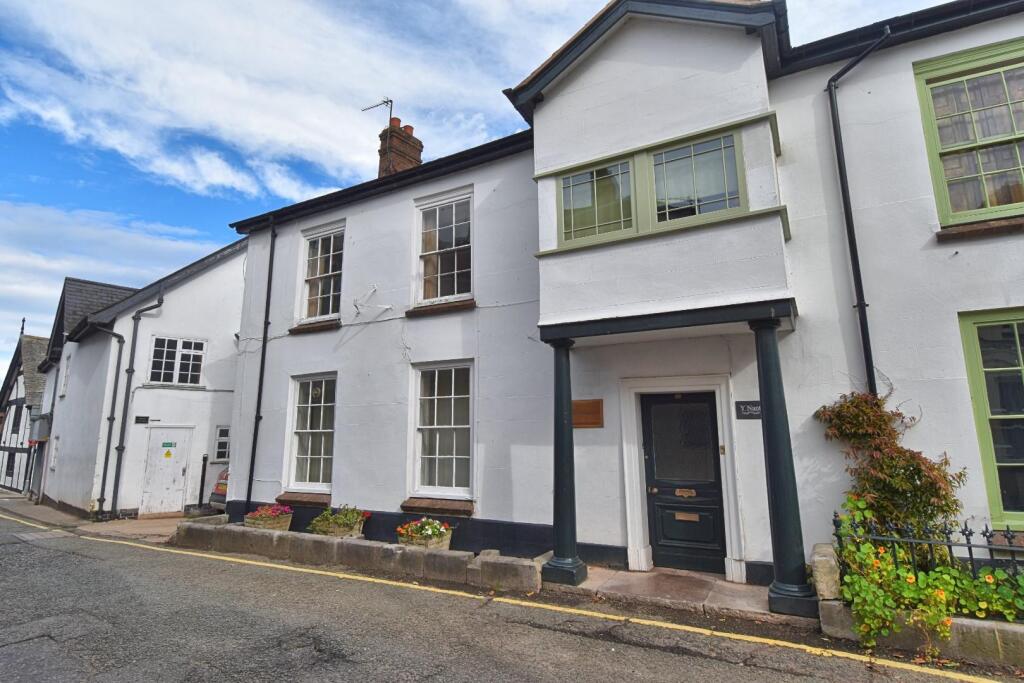 Studio house on Castle Street, Ruthin, £95,000