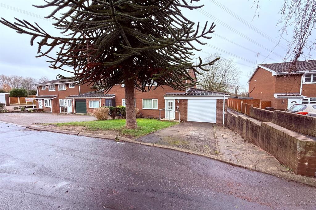 Main image of property: Paddock Rise, Beechwood, WA7 3HL