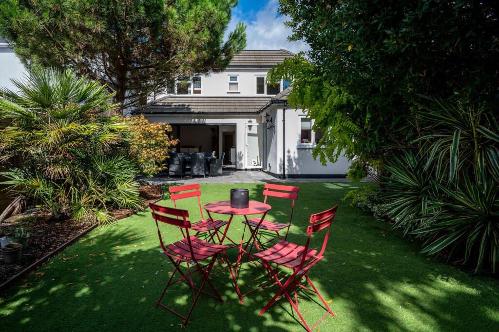 House in New Malden, Motspur Park - View 4