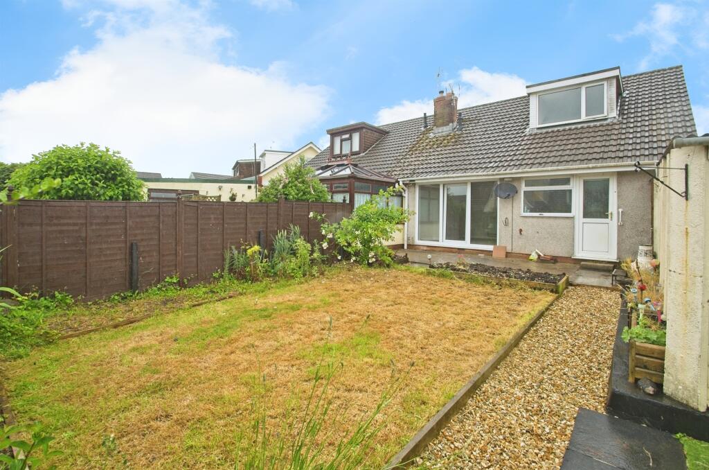 Lindsay Close, Pencoed, Bridgend photo 2