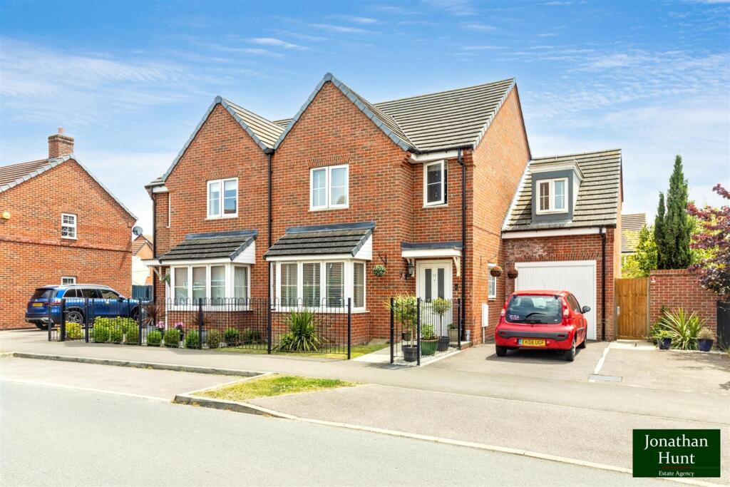 4-bed semi-detached on Stearn Way, Buntingford, £550,000