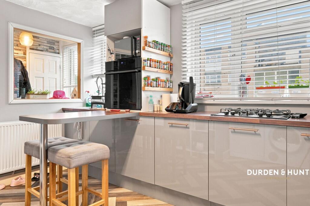Apartment in Epping Forest, Loughton - More