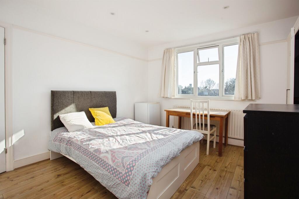 House in London - View 4