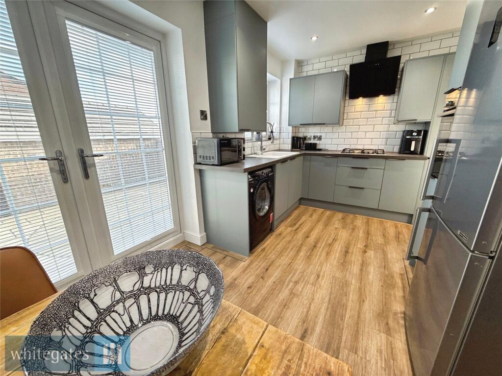 Silverstone Avenue, Cudworth, S72 photo 3