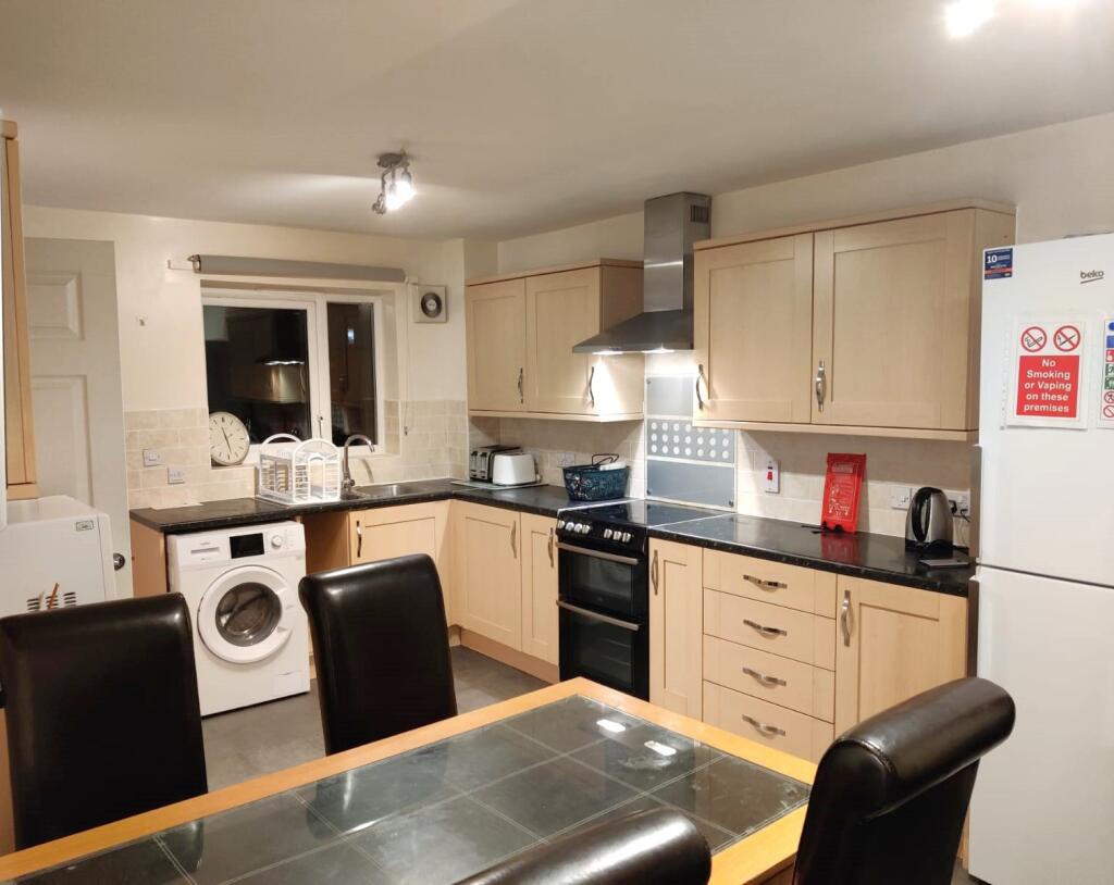 House in Stoke-on-Trent - View 4