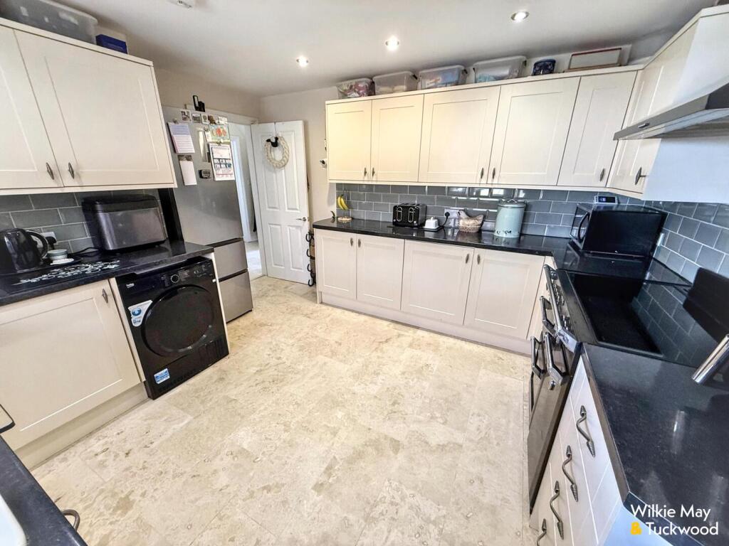 House in Old Cleeve, Hungerford - View 3