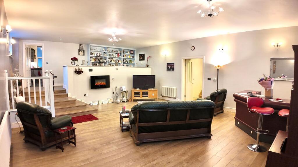 House in Blackwood, Caerphilly - View 2