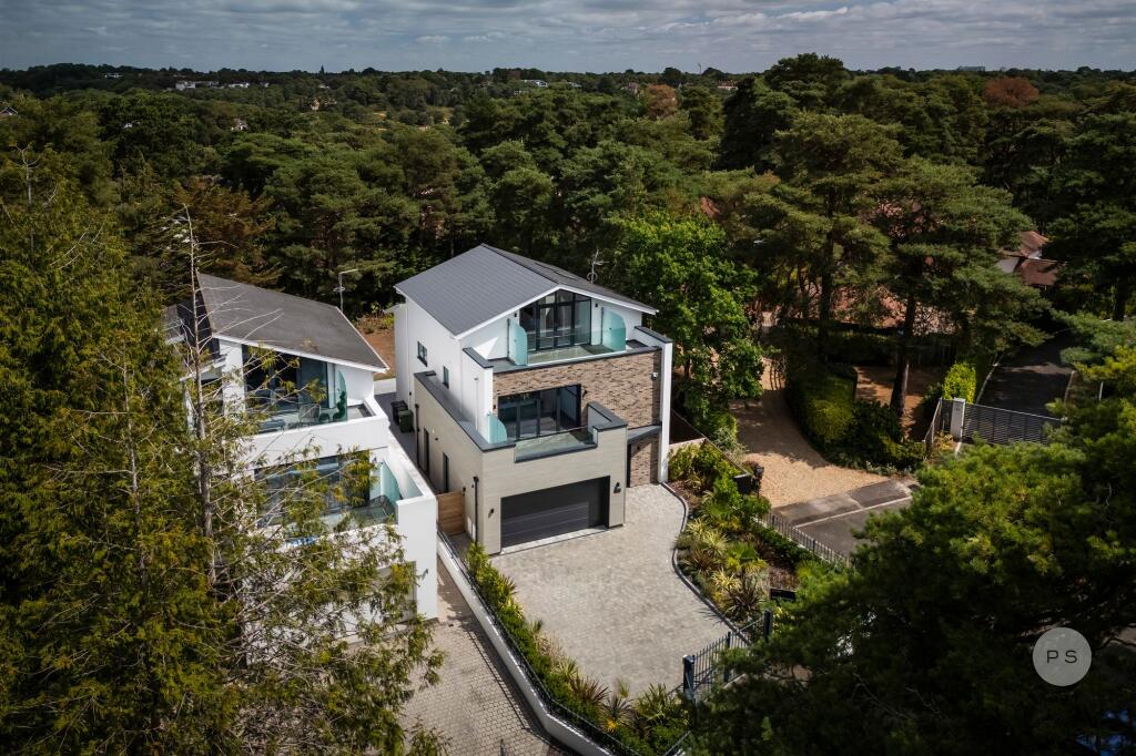 Main image of property: Moonbeam, Crichel Mount Road, Evening Hill, BH14