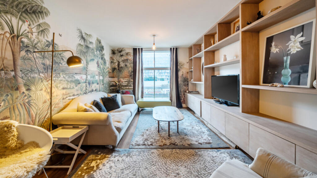 2-bed flat on Warwick Building, 366 Queenstown Road, Chelsea Bridge Wharf, SW11 8PL, £610,000