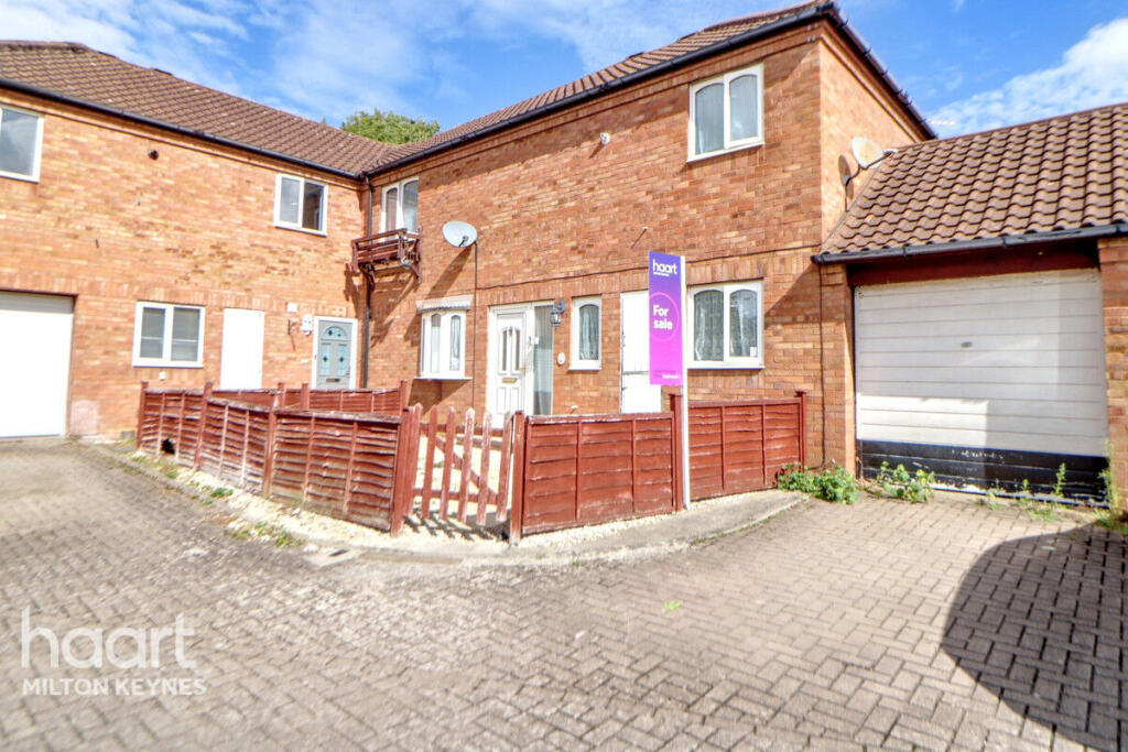 3-bed semi-detached on Gunmaker Court, Neath Hill, £290,000