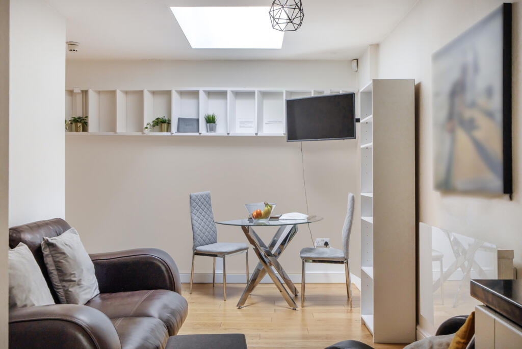 Apartment in Reading - View 5
