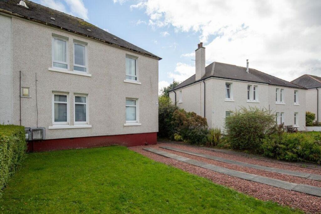 Main image of property: 1 Bed with Driveway & Garden Netherplace  Rd,  G77