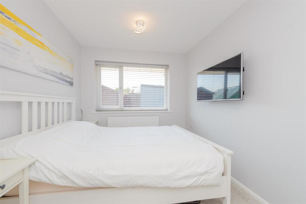 House in Chatham, Medway - More