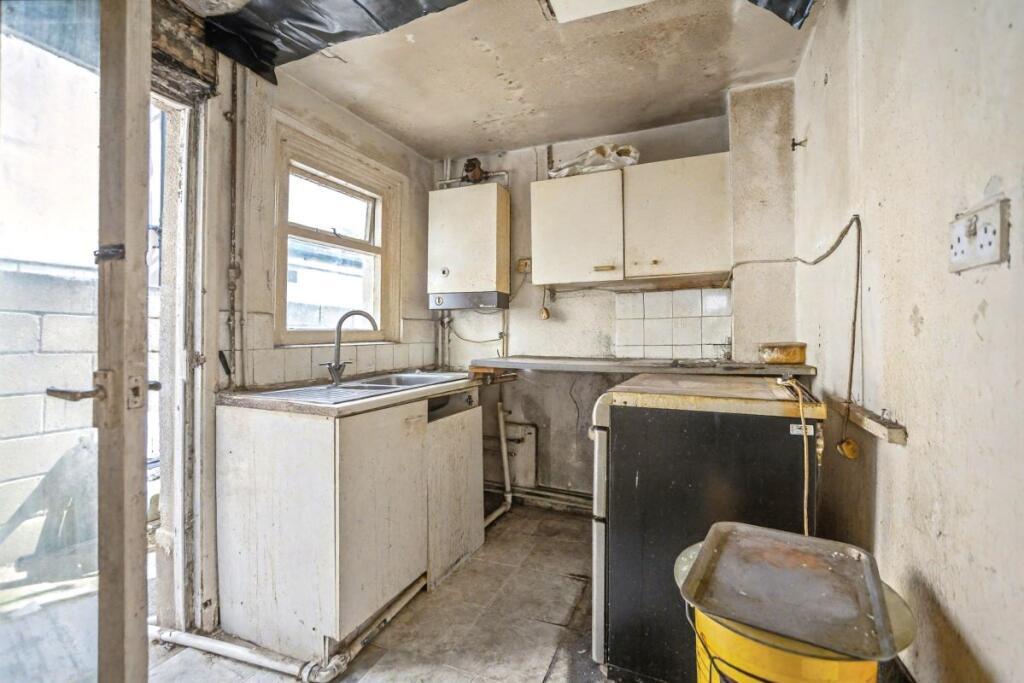 House in Chatham, Luton - View 5