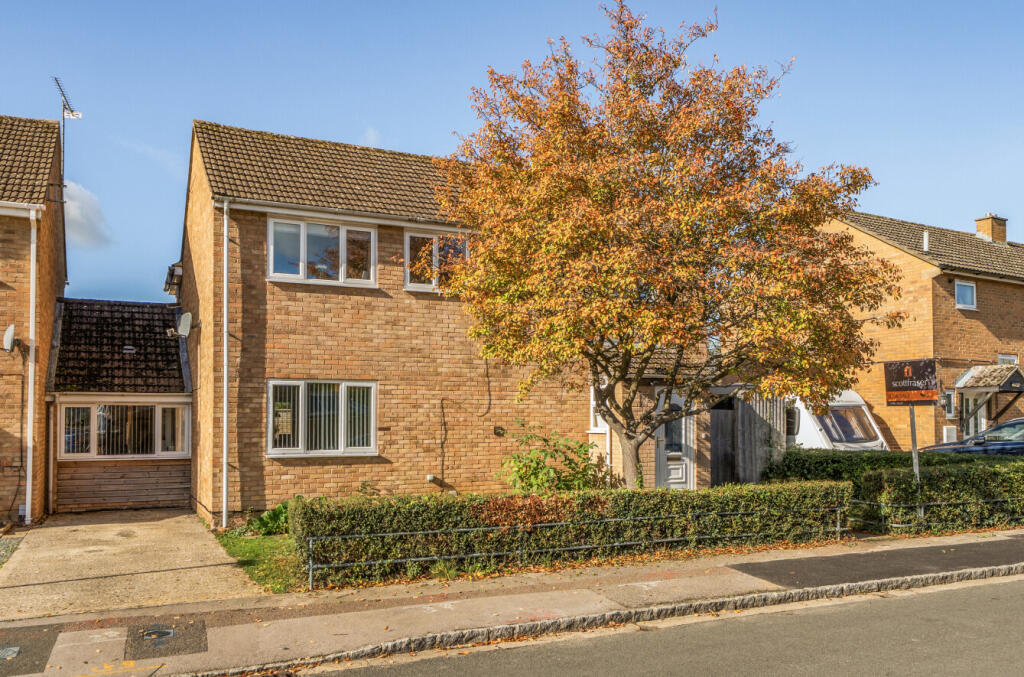 4-bed detached on Queens Road, Carterton, Oxfordshire, £450,000