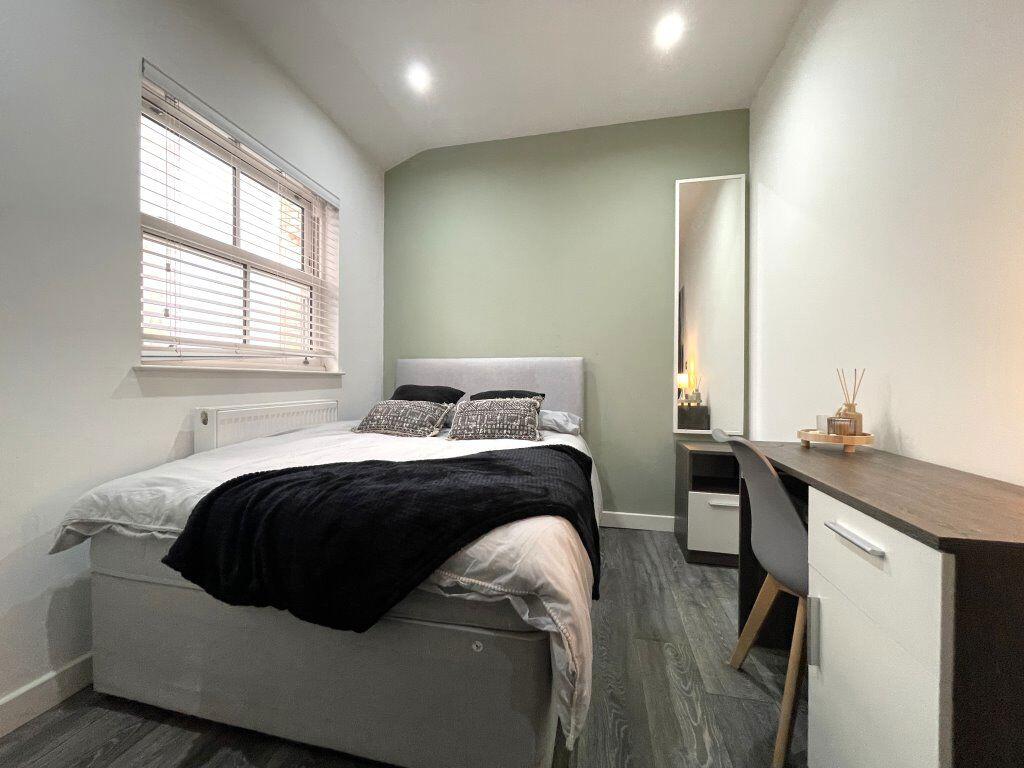 Main image of property: Room 2, Ft 9, Priestgate Peterborough, PE1 1JL