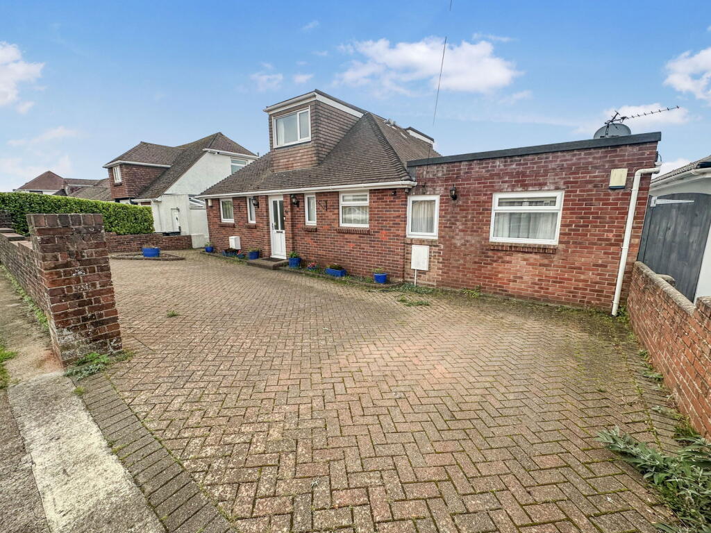 12 Barcombe Heights, Preston, Paignton, Devon, TQ3 1PT photo 2