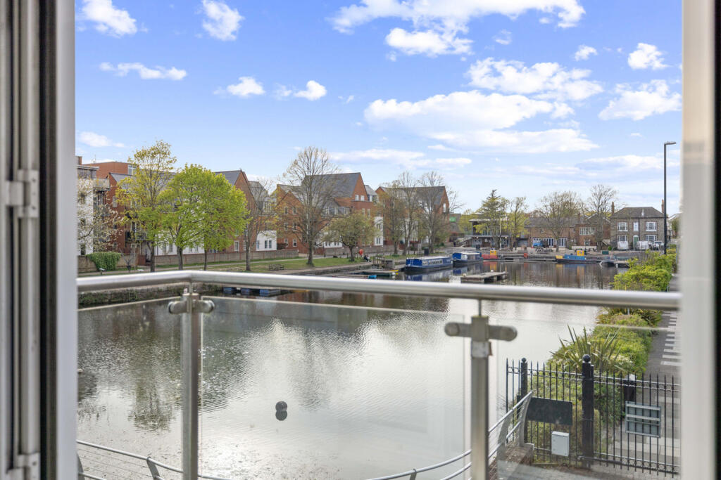 Canal Wharf, Chichester, PO19 photo 3