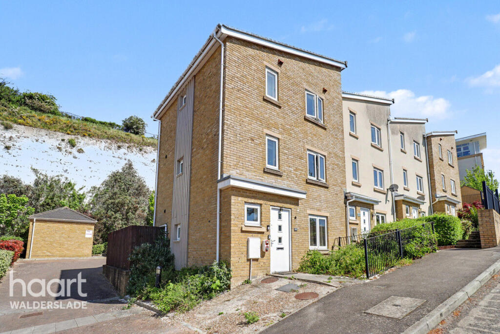 House in Chatham, Luton - View 2