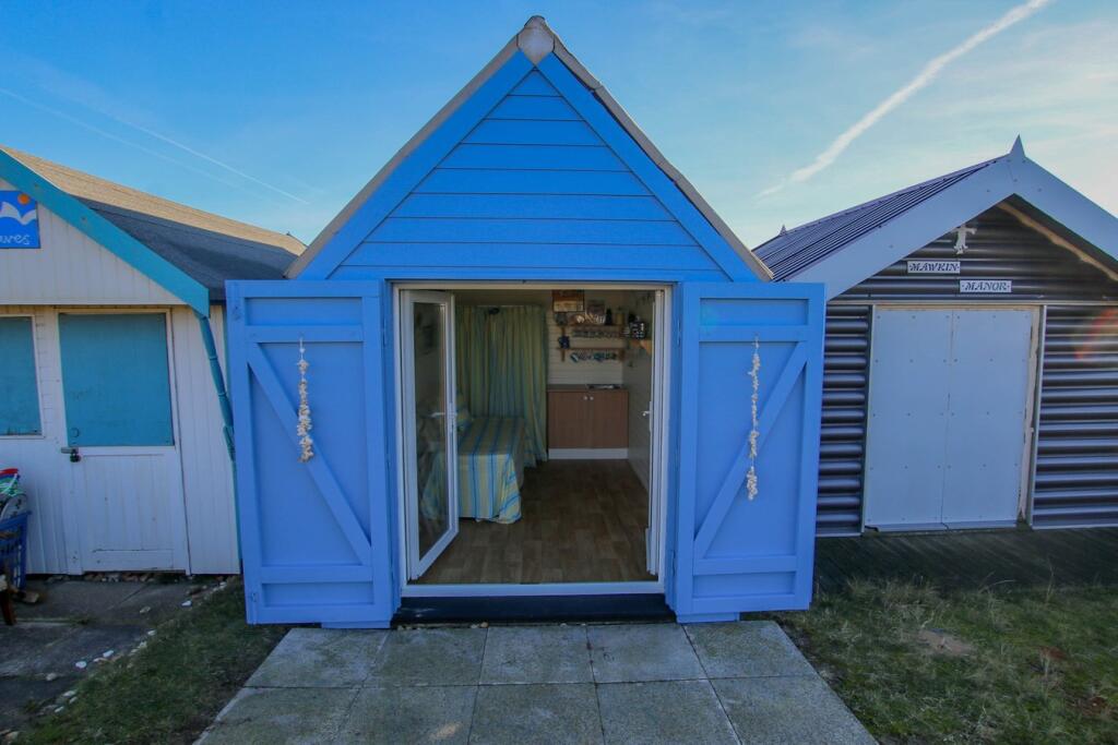 Studio house on 26, North Beach, Heacham, PE31, £15,000