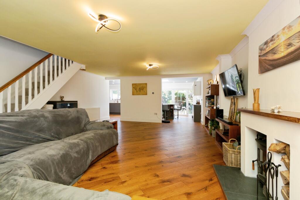 House in Blackwater, Darby Green, Yateley - View 3