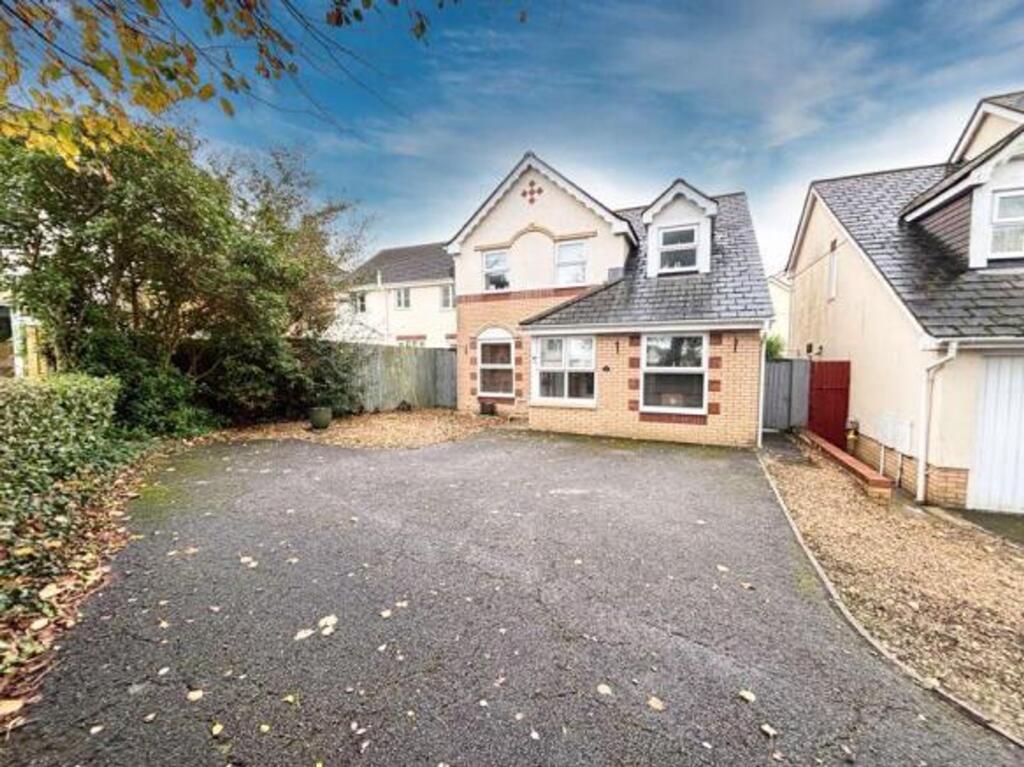 3-bed detached on Bridgend, CF31, £299,995