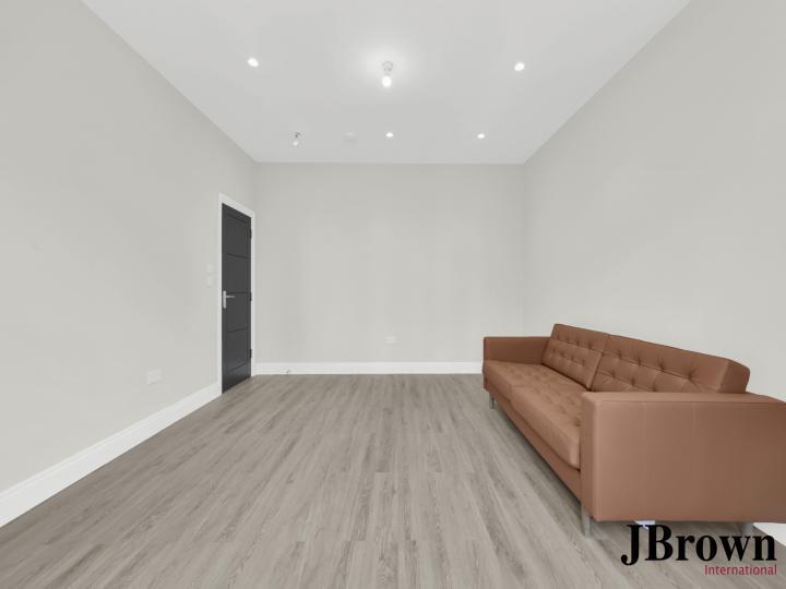 Apartment in Croydon - View 5