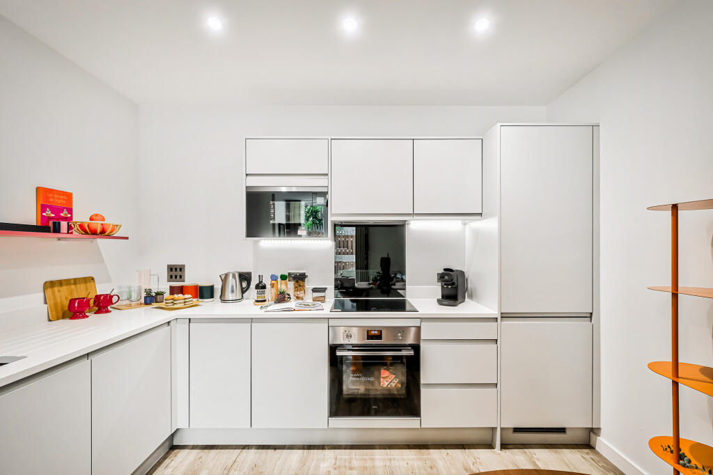 Apartment in Ilford - View 5