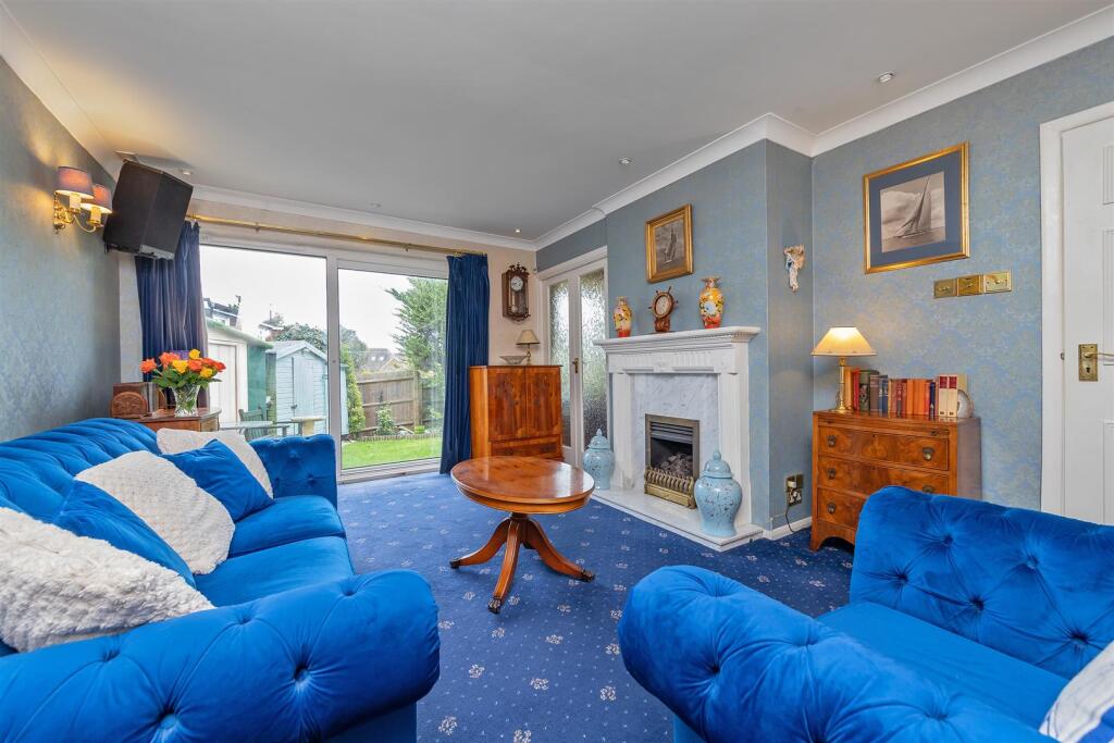 Wick Avenue, Wheathampstead, St. Albans photo 4