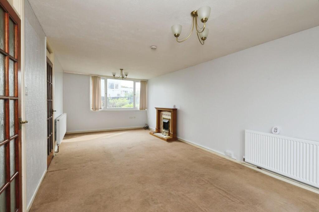 White Thorns Drive, Sheffield, S8 photo 4