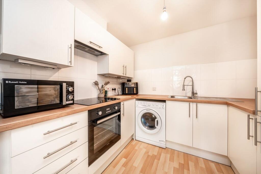Apartment in Twickenham - View 3