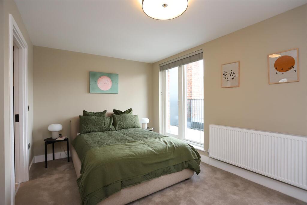 House in Manchester, Brunswick, Chorlton-on-Medlock - More