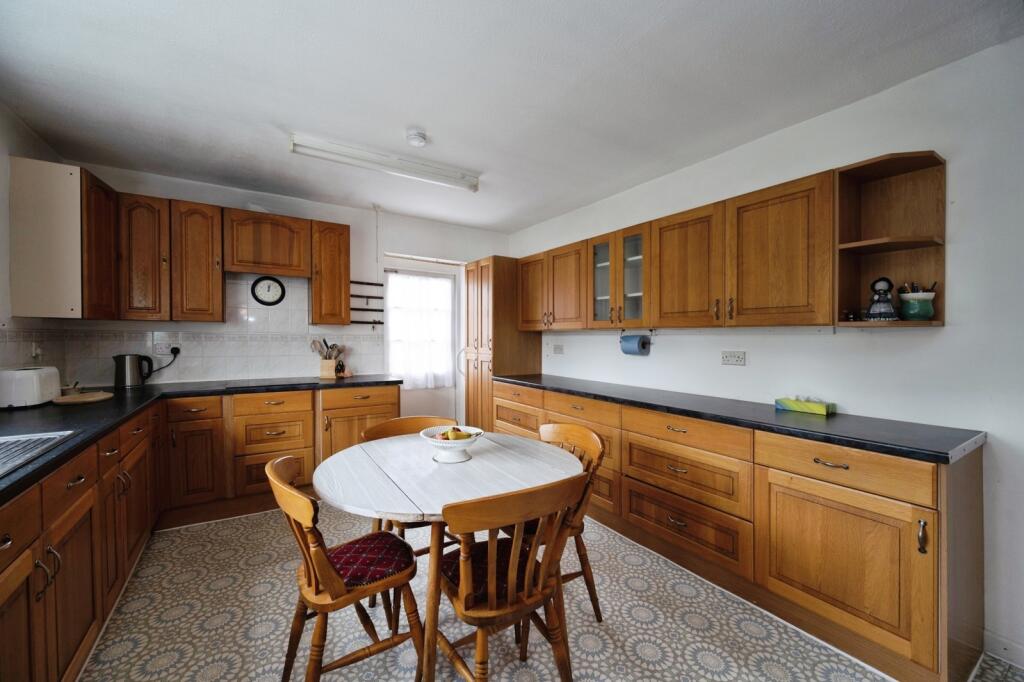 House in Havant, Hampshire - View 5