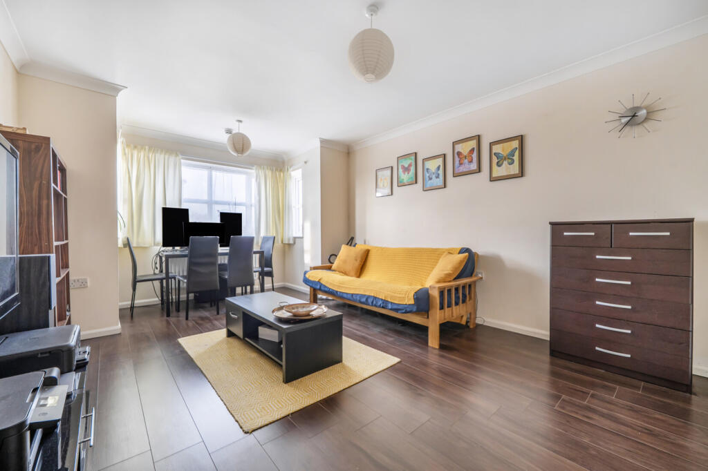 Apartment in Slough - View 5