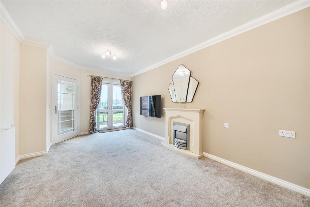 Apartment in Birmingham, World's End - View 2