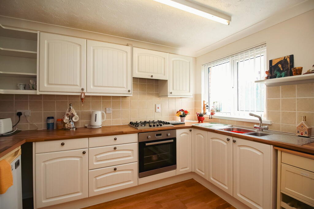 Karen Close, Bideford, EX39 4PQ photo 4