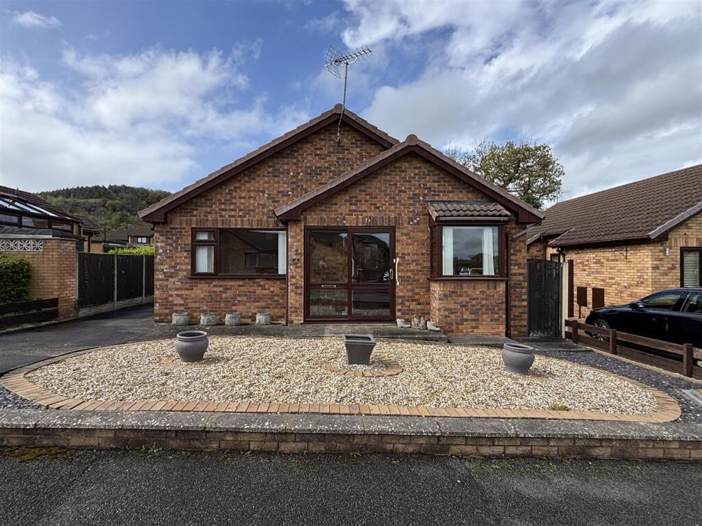 Main image of property: Bryn Onnen, Abergele, LL22